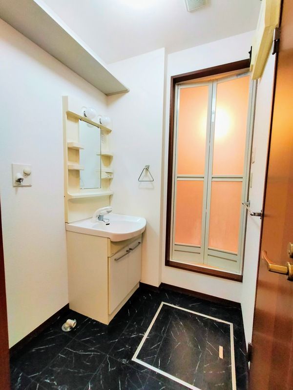 ��ʌ��������܎s������厚�@���̃A�p�[�g�̐��ʏ�