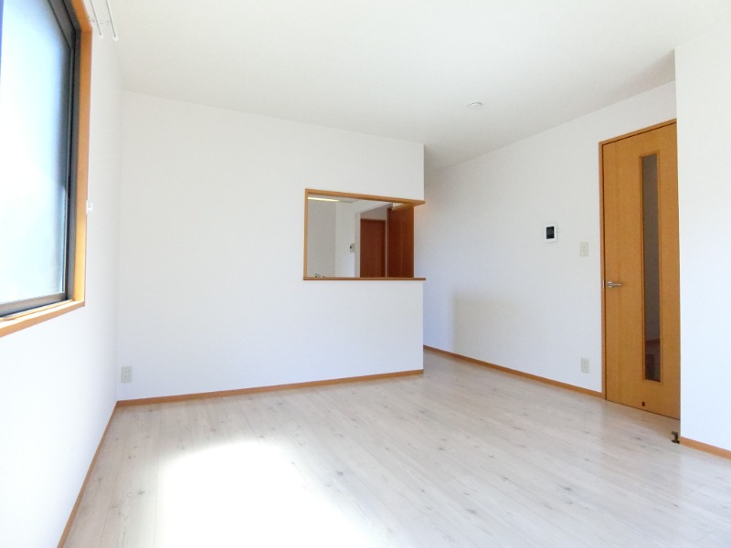 ��ʌ��������܎s�����擌��{�P���ڂ̃e���X�n�E�X�̋��ԁE���r���O