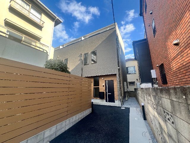 ��ʌ��������܎s��{��听���P���ڂ̃A�p�[�g�̌����O��