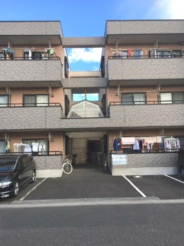 ��ʌ������s���W���ڂ̃}���V�����̃G���g�����X