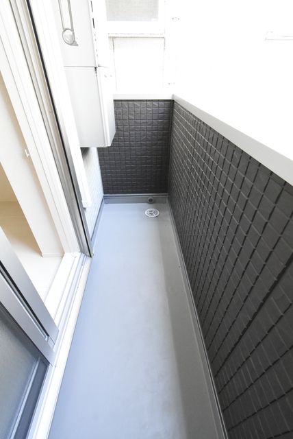 ��ʌ��������܎s�����擌��{�T���ڂ̃A�p�[�g�̃o���R�j�[