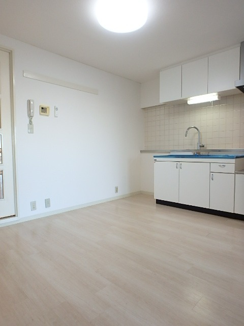 ��ʌ��������܎s�k����i���Q���ڂ̃}���V�����̋��ԁE���r���O