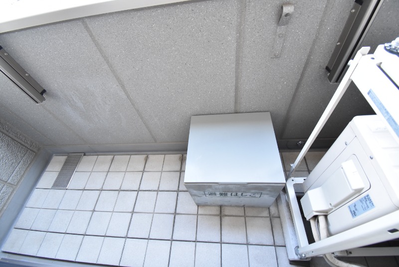 ��ʌ��������܎s��{����ؒ��R���ڂ̃}���V�����̃o���R�j�[