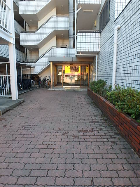 ��ʌ��������܎s�k����i���Q���ڂ̃}���V�����̃G���g�����X