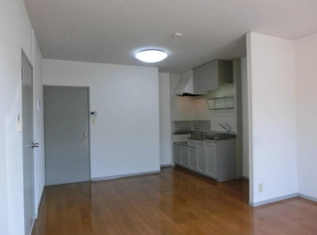 ��ʌ�����s�����Q���ڂ̃A�p�[�g�̋��ԁE���r���O