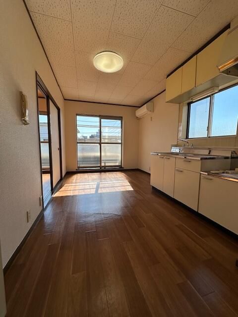 ��ʌ��������܎s�k��~�͒��̃}���V�����̋��ԁE���r���O