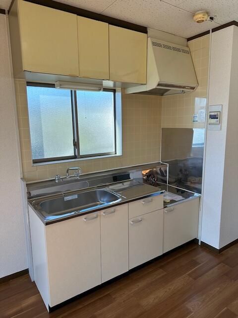 ��ʌ��������܎s�k��~�͒��̃}���V�����̃L�b�`��