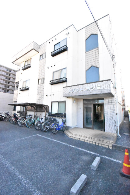 ��ʌ������s�����R���ڂ̃}���V�����̃G���g�����X