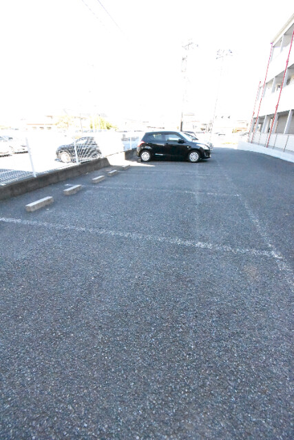 ��ʌ������s�����R���ڂ̃}���V�����̒��ԏ�