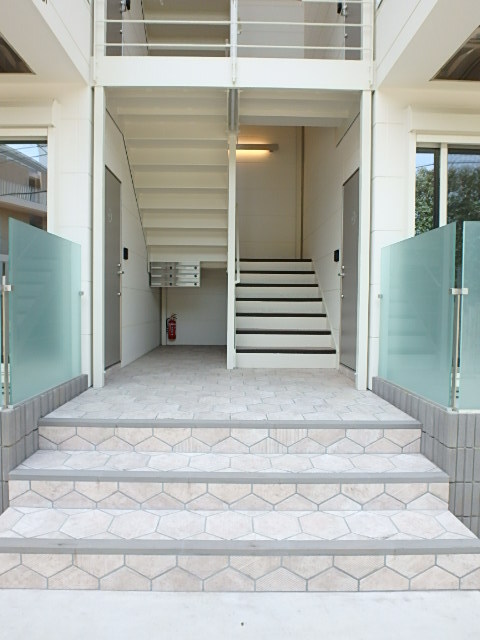 ��ʌ��������܎s������㗎���T���ڂ̃A�p�[�g�̃G���g�����X