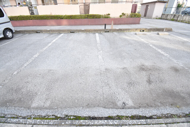 ��ʌ�����s������S���ڂ̃}���V�����̒��ԏ�