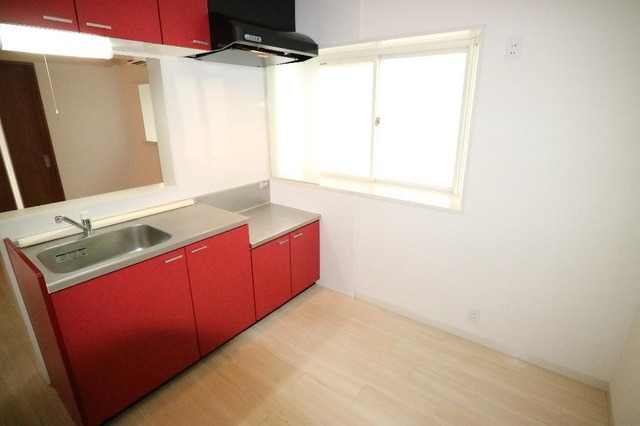 ��ʌ������s���h�R���ڂ̃A�p�[�g�̃L�b�`��