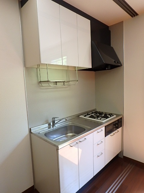 ��ʌ��������܎s�k��~�͒��̃A�p�[�g�̃L�b�`��