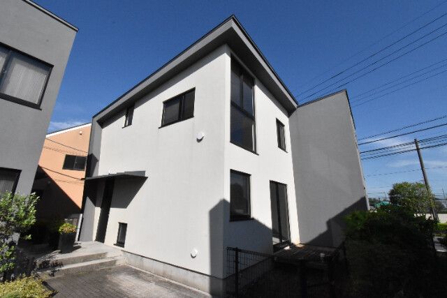 ��ʌ�����s�����Q����20-10�̃e���X�n�E�X�̌����O��