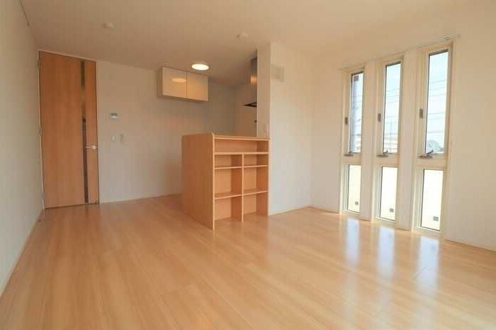 ��ʌ��z�J�s���C�N�^�E���V���ڂ̃A�p�[�g�̋��ԁE���r���O