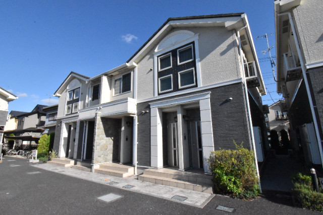 ��ʌ�����s���s�o�H�Q���ڂ̃A�p�[�g�̌����O��