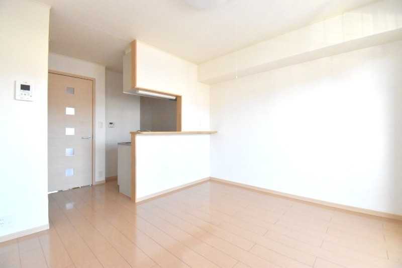 ��ʌ�����s���s�o�H�Q���ڂ̃A�p�[�g�̋��ԁE���r���O