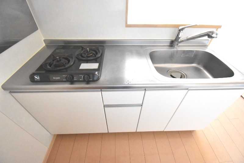 ��ʌ�����s���s�o�H�Q���ڂ̃A�p�[�g�̃L�b�`��