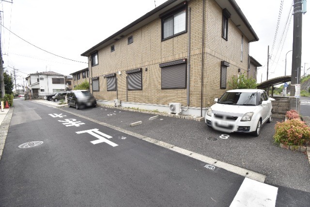 ��ʌ��������܎s����{�O���̃A�p�[�g�̒��ԏ�