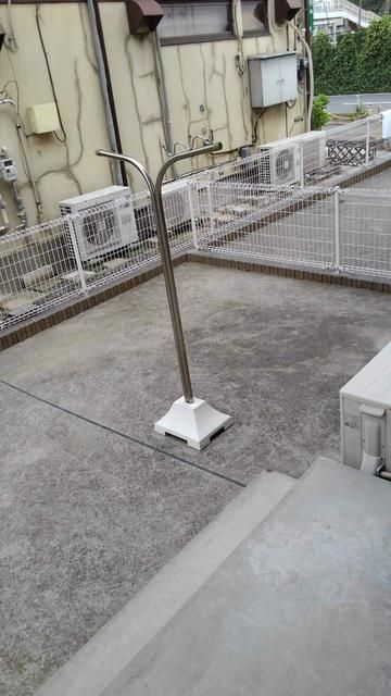 ��ʌ��������܎s�΋�厚���̃A�p�[�g�̃o���R�j�[