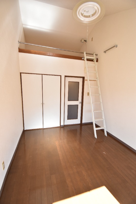 ��ʌ��V���s���R���ڂ̃A�p�[�g�̋��ԁE���r���O