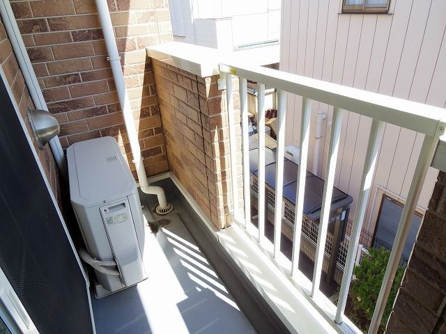 ��ʌ�����s���ԂP���ڂ̃A�p�[�g�̃o���R�j�[