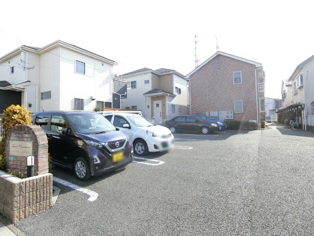 ��ʌ�����s���ԂP���ڂ̃A�p�[�g�̒��ԏ�