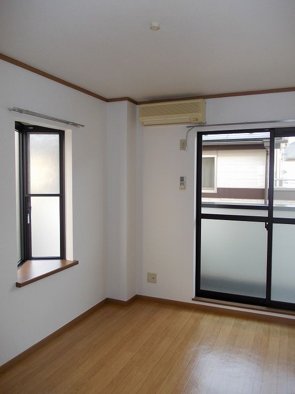 ��ʌ������s�V�h�Q���ڂ̃A�p�[�g�̋��ԁE���r���O