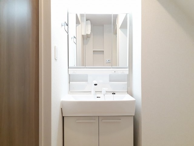 ��ʌ������s�V�����T���ڂ̃A�p�[�g�̐��ʏ�