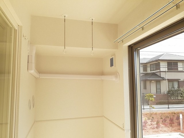 ��ʌ������s�V�����T���ڂ̃A�p�[�g�̃o���R�j�[