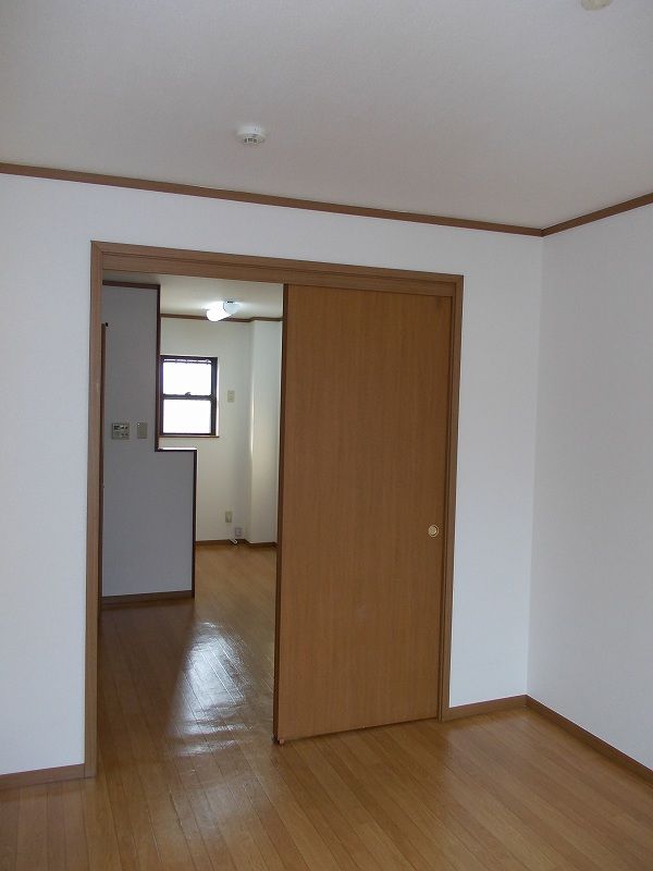 ��ʌ������s�V�h�Q���ڂ̃A�p�[�g�̂��̑������E�X�y�[�X