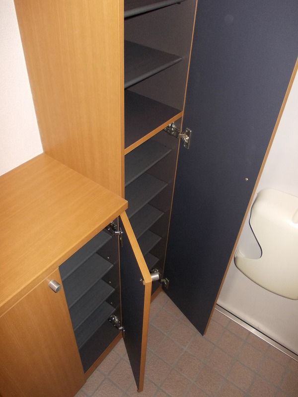 ��ʌ������s�V�h�Q���ڂ̃A�p�[�g�̂��̑��ݔ�