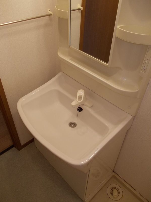 ��ʌ������s�V�h�Q���ڂ̃A�p�[�g�̐��ʏ�