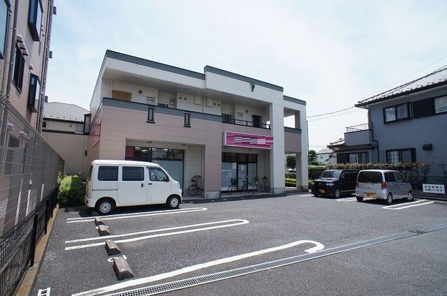 ��ʌ������s�V�h�Q���ڂ̃A�p�[�g�̒��ԏ�