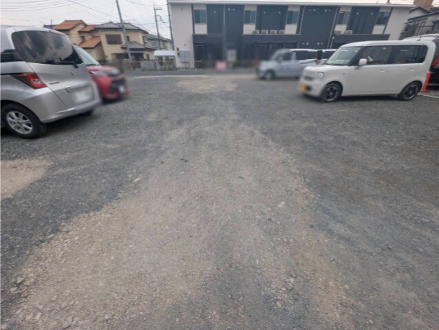 ��ʌ��������܎s������x�蒬�̃A�p�[�g�̒��ԏ�