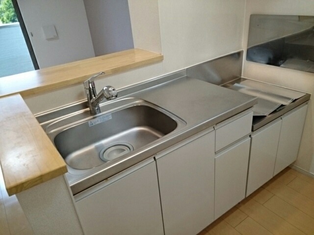 ��ʌ��������܎s���厚��J���̃A�p�[�g�̃L�b�`��