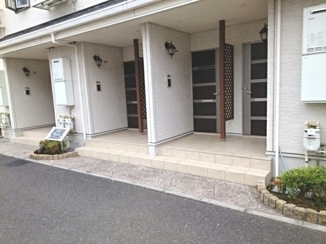 ��ʌ��������܎s���厚��J���̃A�p�[�g�̃G���g�����X