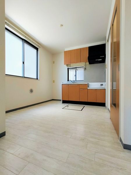 ��ʌ��������܎s�Y�a��{���S���ڂ̃A�p�[�g�̋��ԁE���r���O