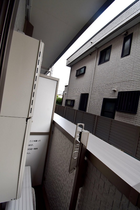 ��ʌ��������܎s��{��听���R���ڂ̃A�p�[�g�̃o���R�j�[