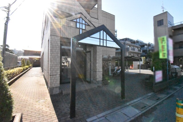 ��ʌ������s�ԌI�P���ڂ̃}���V�����̃G���g�����X