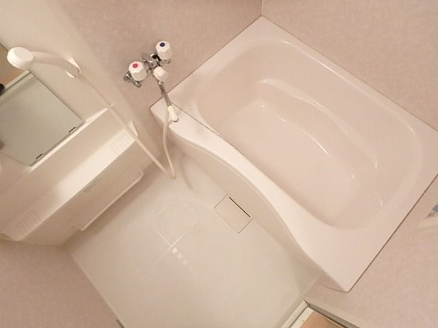 ��ʌ��������܎s�k��{�����Q���ڂ̃A�p�[�g�̃o�X