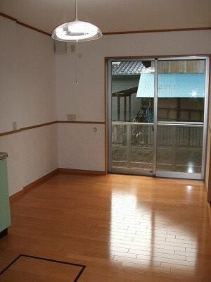 ��ʌ��������܎s�������˂R���ڂ̃A�p�[�g�̋��ԁE���r���O