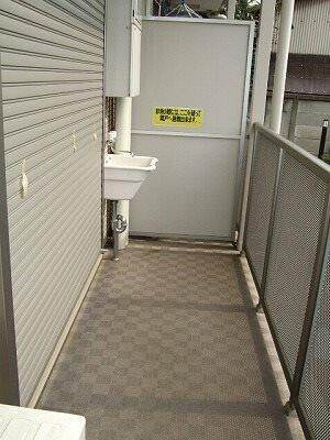 ��ʌ��������܎s�������˂R���ڂ̃A�p�[�g�̃o���R�j�[