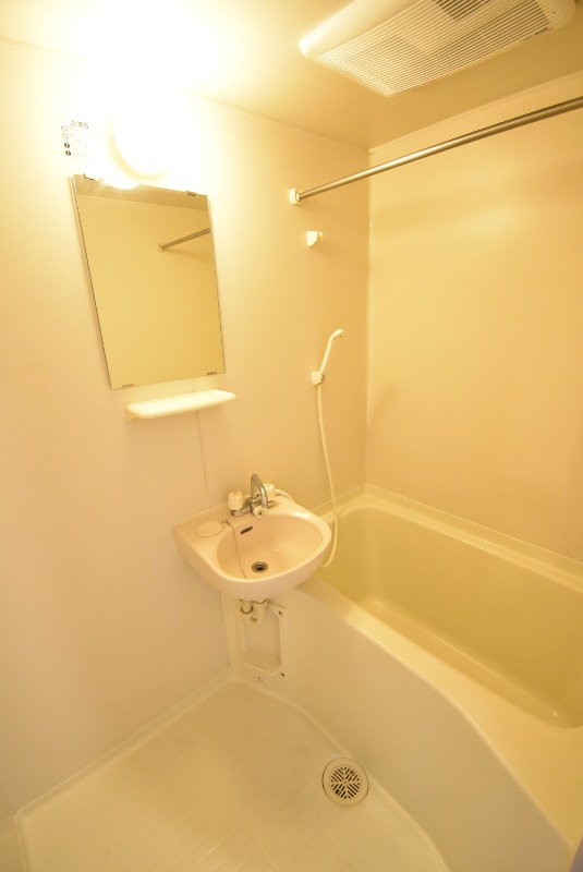 ��ʌ��������܎s�k��{�����P���ڂ̃A�p�[�g�̃o�X