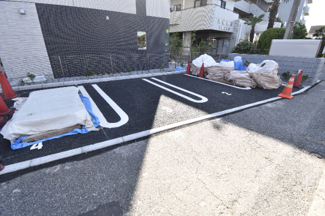 ��ʌ��������܎s��{��O���P���ڂ̃}���V�����̒��ԏ�