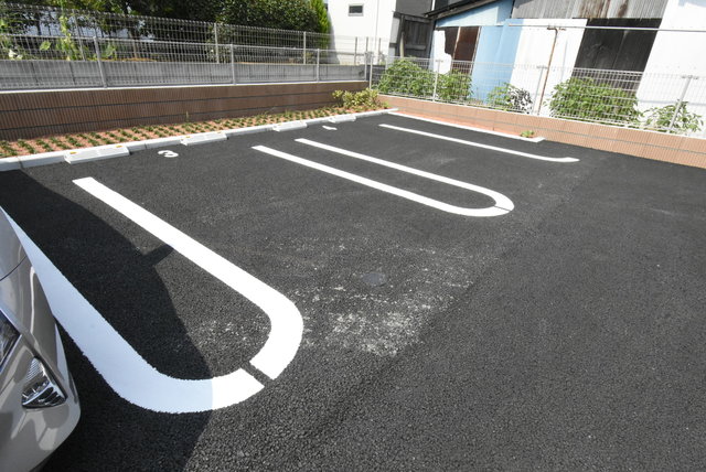 ��ʌ��������܎s��΋撇���Q���ڂ̃A�p�[�g�̒��ԏ�