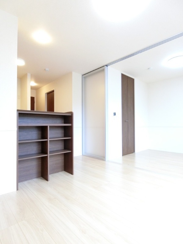 ��ʌ�����s���R���ڂ̃A�p�[�g�̋��ԁE���r���O