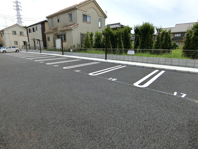 ��ʌ�����s���R���ڂ̃A�p�[�g�̒��ԏ�