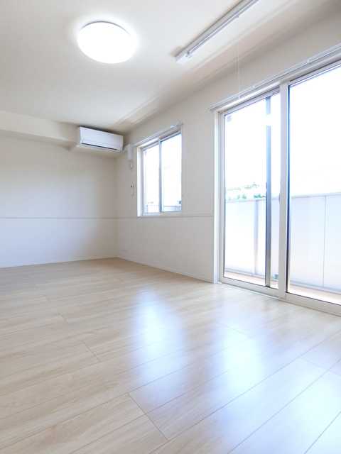 ��ʌ�����s���R���ڂ̃A�p�[�g�̂��̑������E�X�y�[�X