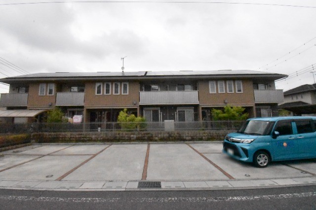 ��ʌ��z�J�s���C�N�^�E���P���ڂ̃A�p�[�g�̒��ԏ�